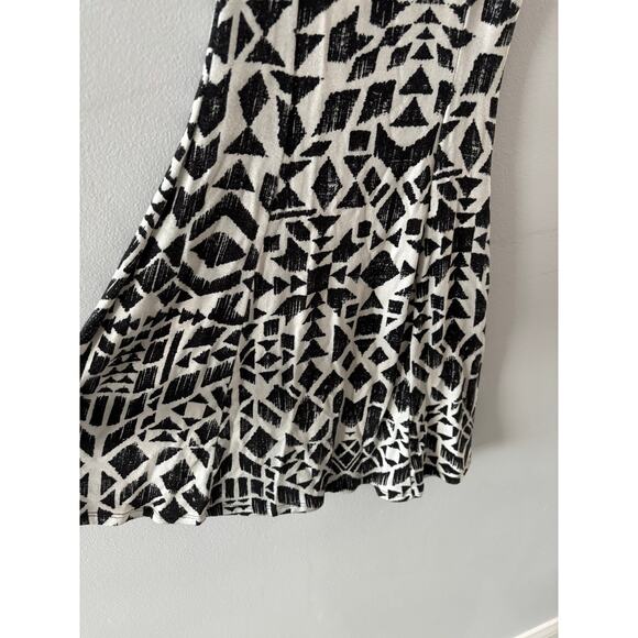 One Clothing Dress Women's Medium Tank Black White Aztec Geometric Flowy Skater - Picture 5 of 6